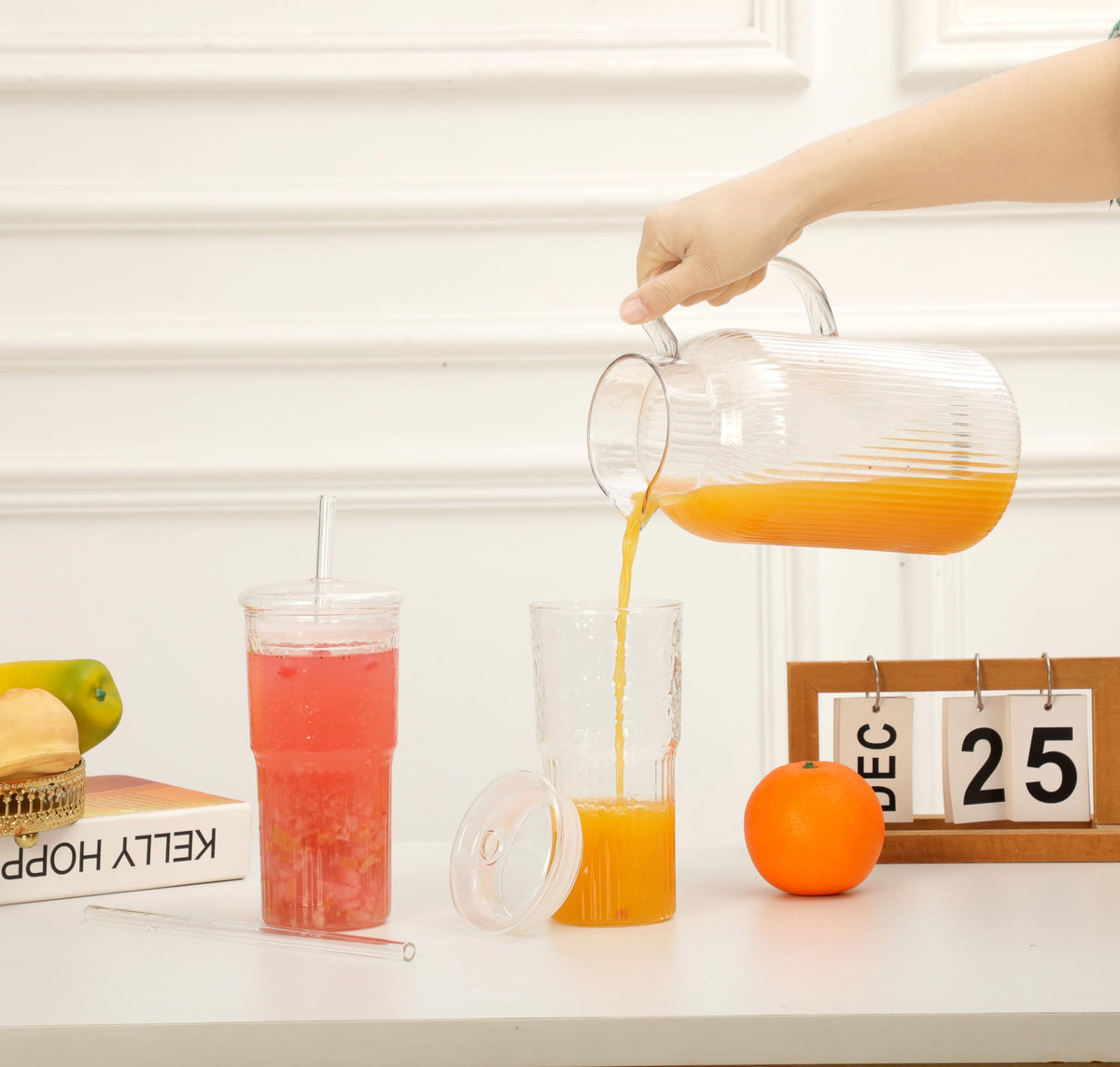 2Pcs 22oz Glass Cups with Lids and Straws D164063