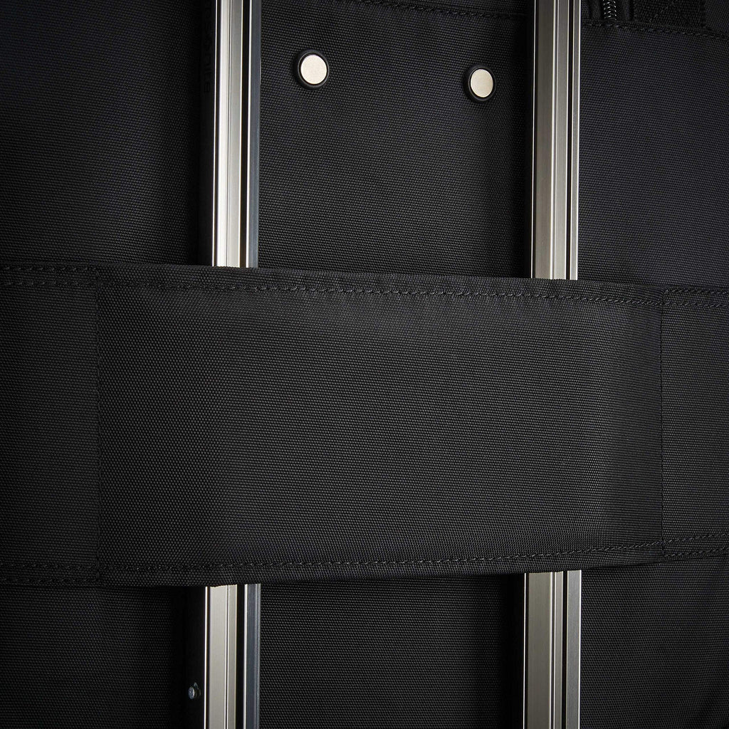 Underseat Carry-On Spinner With USB Port R32930