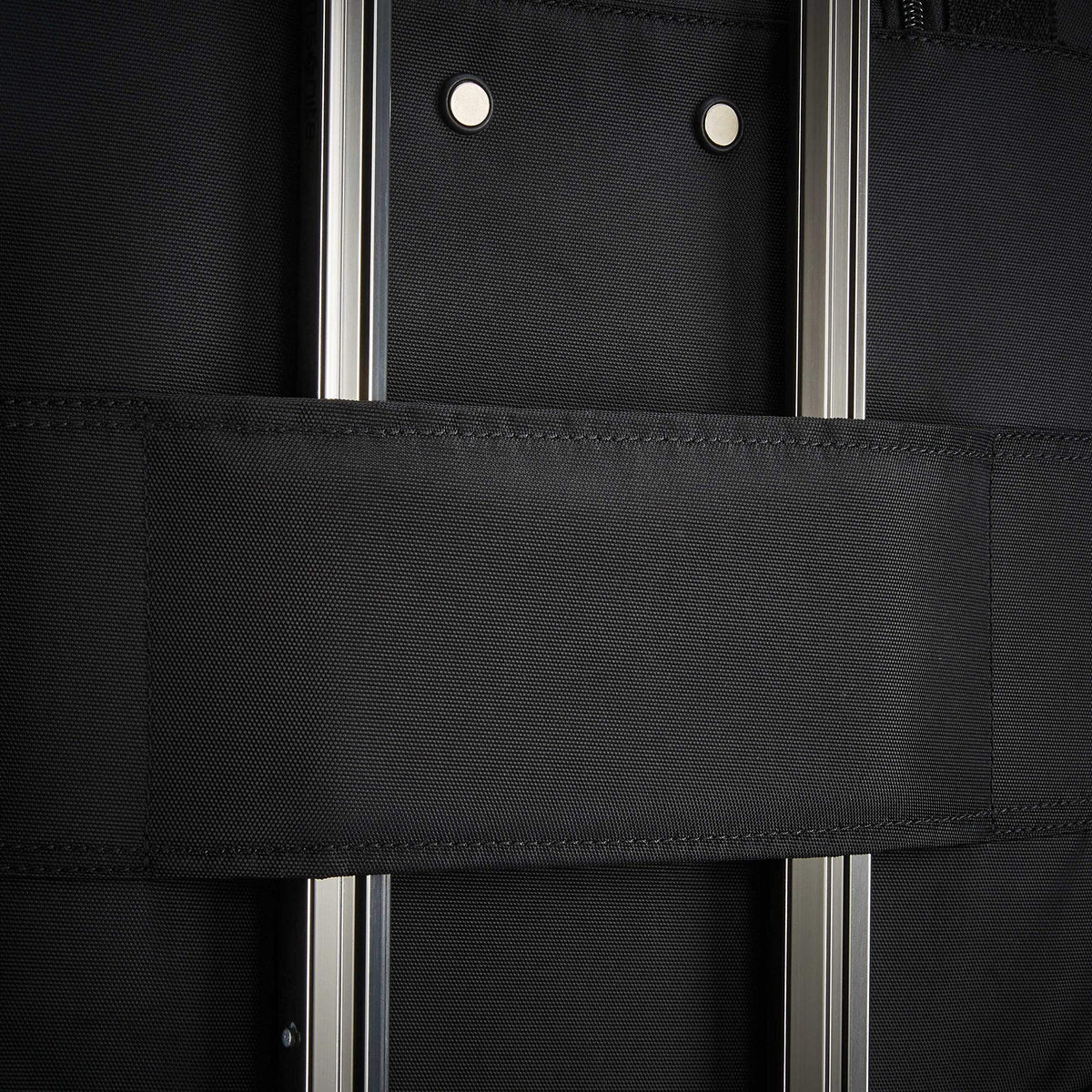 Underseat Carry-On Spinner With USB Port R32930